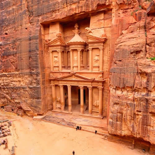 Traveler of lost city: Petra