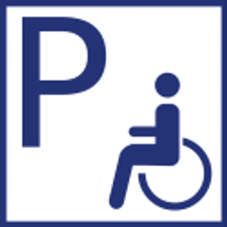 rollstuhlgeeigneter Parkplatz in der Nähe