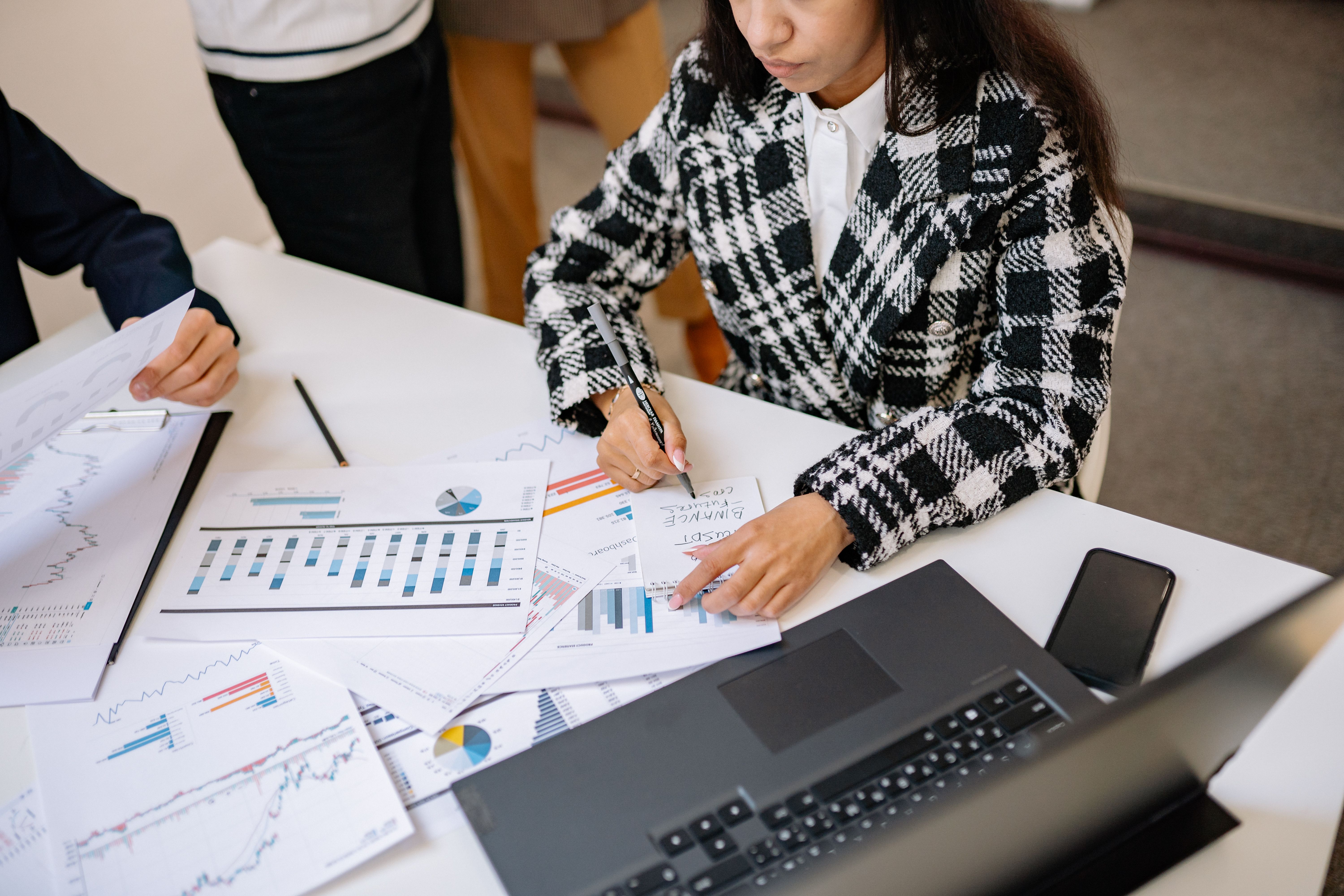 Analyse de données financières et de graphiques pour le pilotage d’entreprise