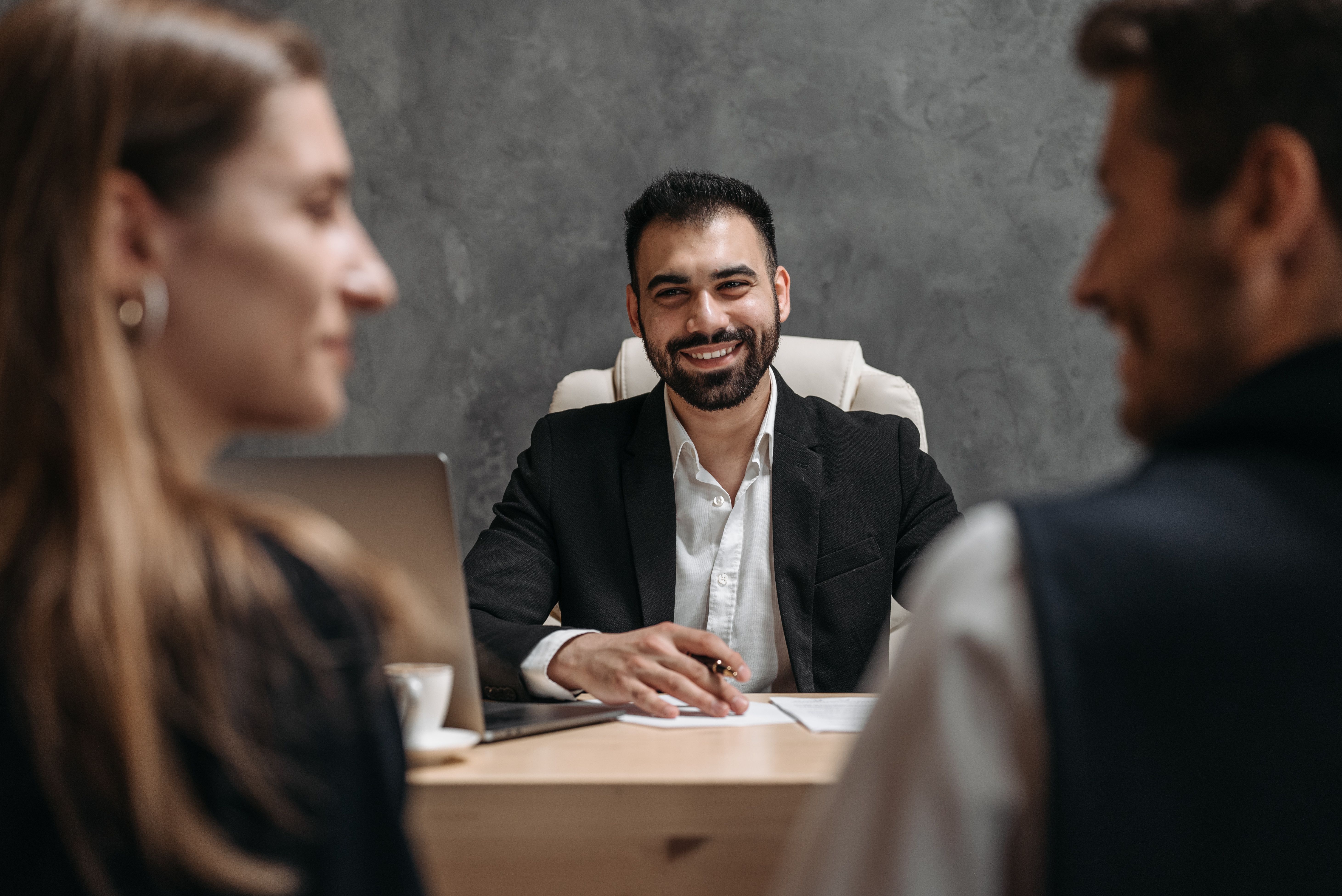 Échange professionnel autour d’un besoin métier