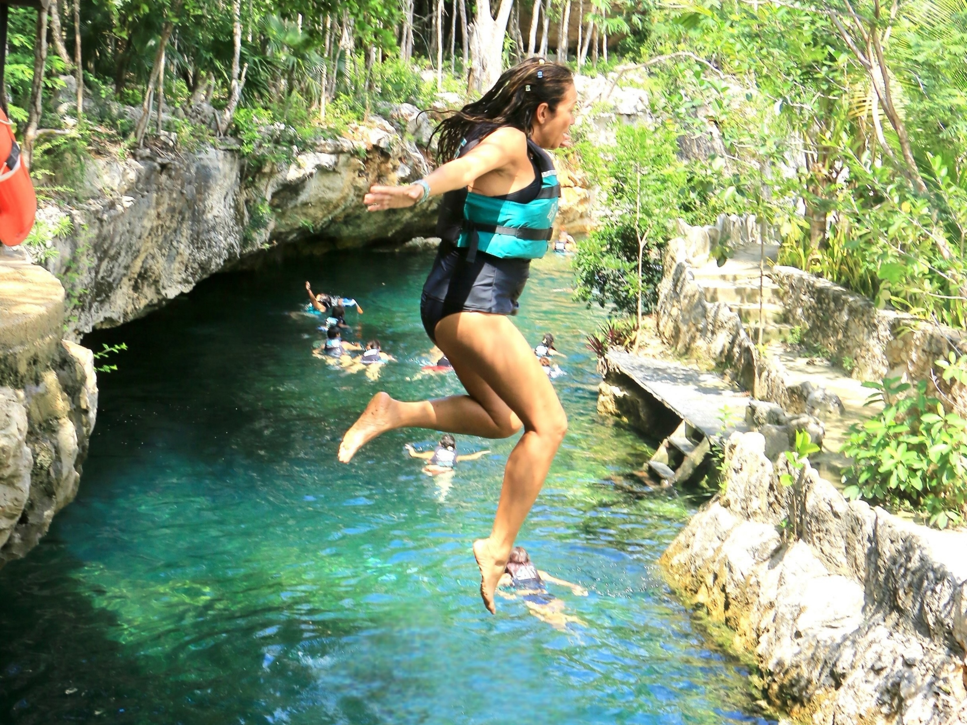sandra_tribioli_diving_in_cenote_mexico