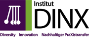 Das Bild zeigt ein weißes Pendel auf dunkellila Grund, daneben ist ein grüner Streifen. In Schwarz steht Institut DINX rechts daneben. Untendruntern steht in lila Diversity, Innovation, Nachhaltiger Praxistransfer