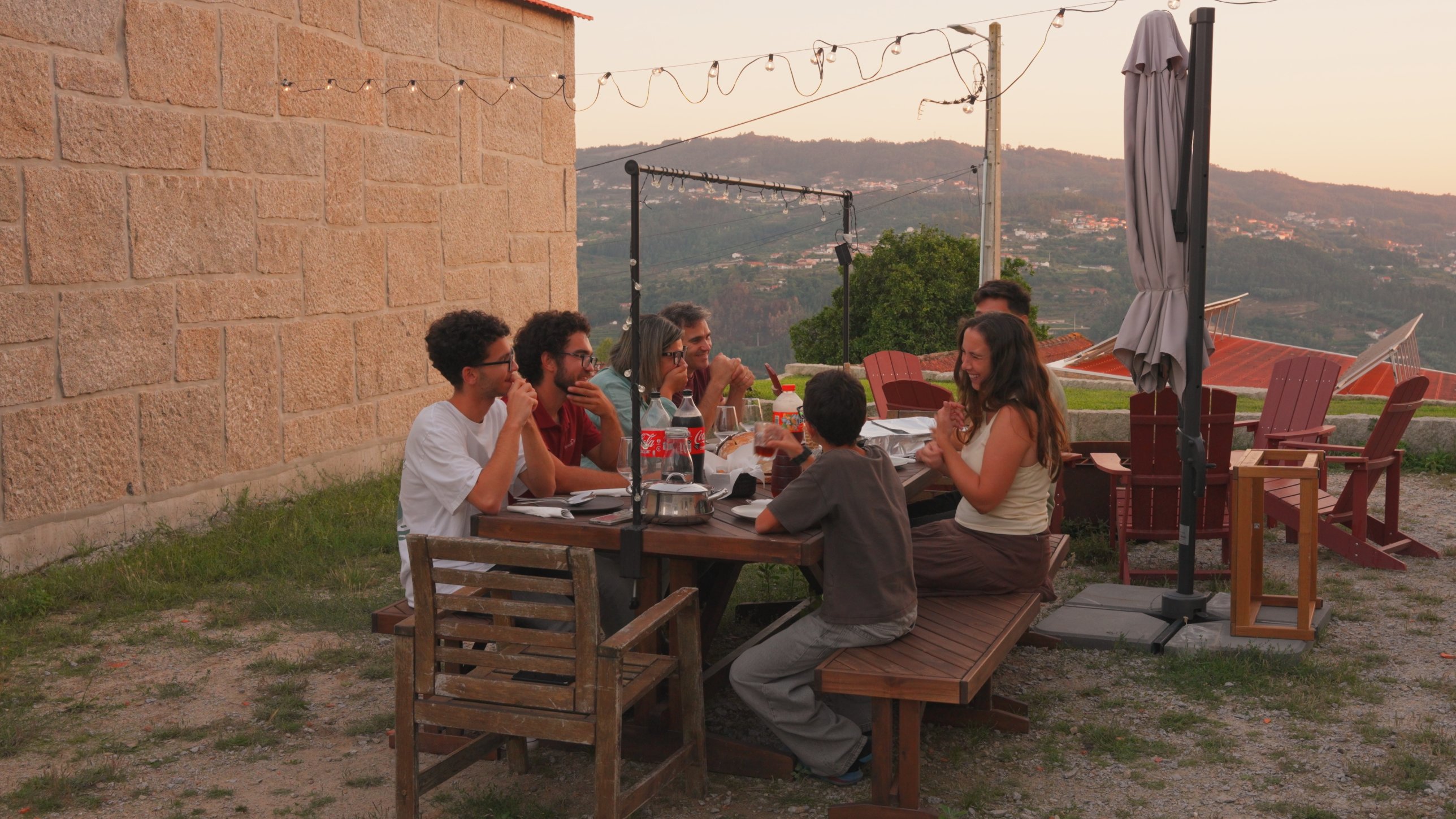 Dinner with the family at Canhoto Douro at sunset