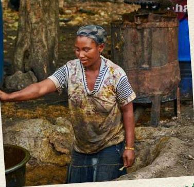 A woman working at the palm oil press in Apapa Odan