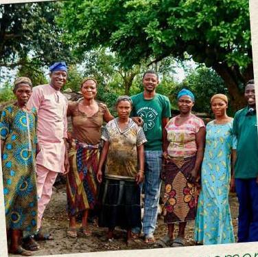 The BAGSfarm team with community members in Apapa Odan