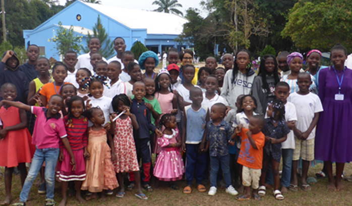 Enfants de la Fraternité au centre Rila du Congo Brazzaville