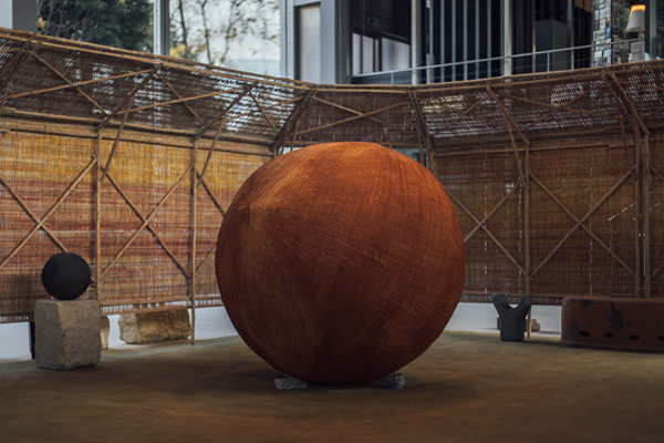L’architecte Bijoy Jain imagine une exposition qui se vit comme une expérience, physique et émotionnelle