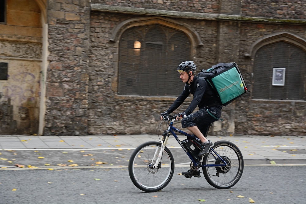 Cibo a domicilio. Foto di alamy.com