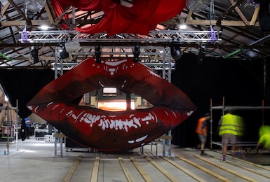 Lips installation