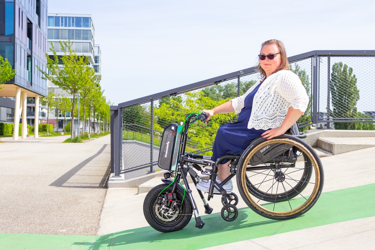 Julia mit dem Lomo GX mit grünen Akzenten in Karlsruhe