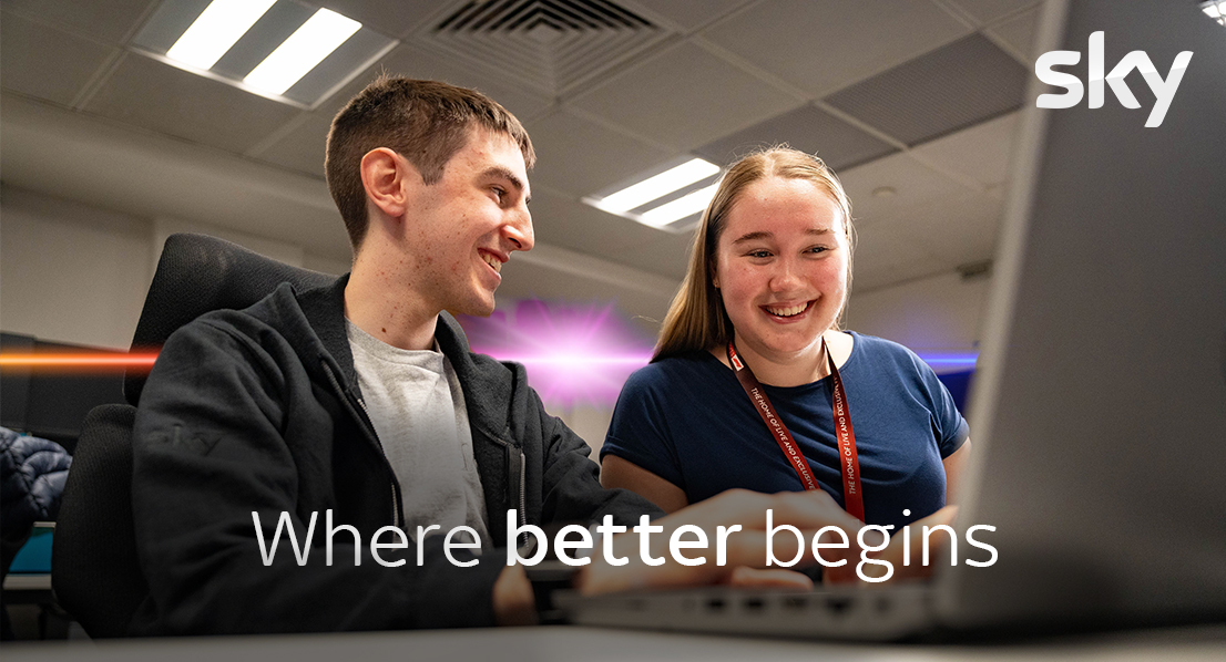 Two sky employee's smiling in a working enviroment in front of a laptop.