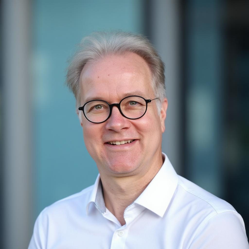 Dr. Thomas Vöhringer-Kuhnt