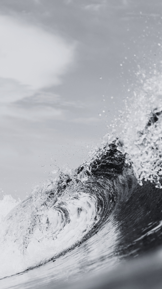 Grosse vague - ©wirestock via Freepik