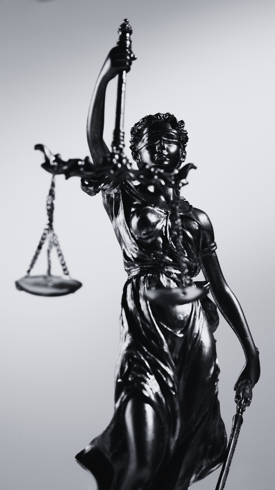 Statuette allégorie de la justice - ©Freepik