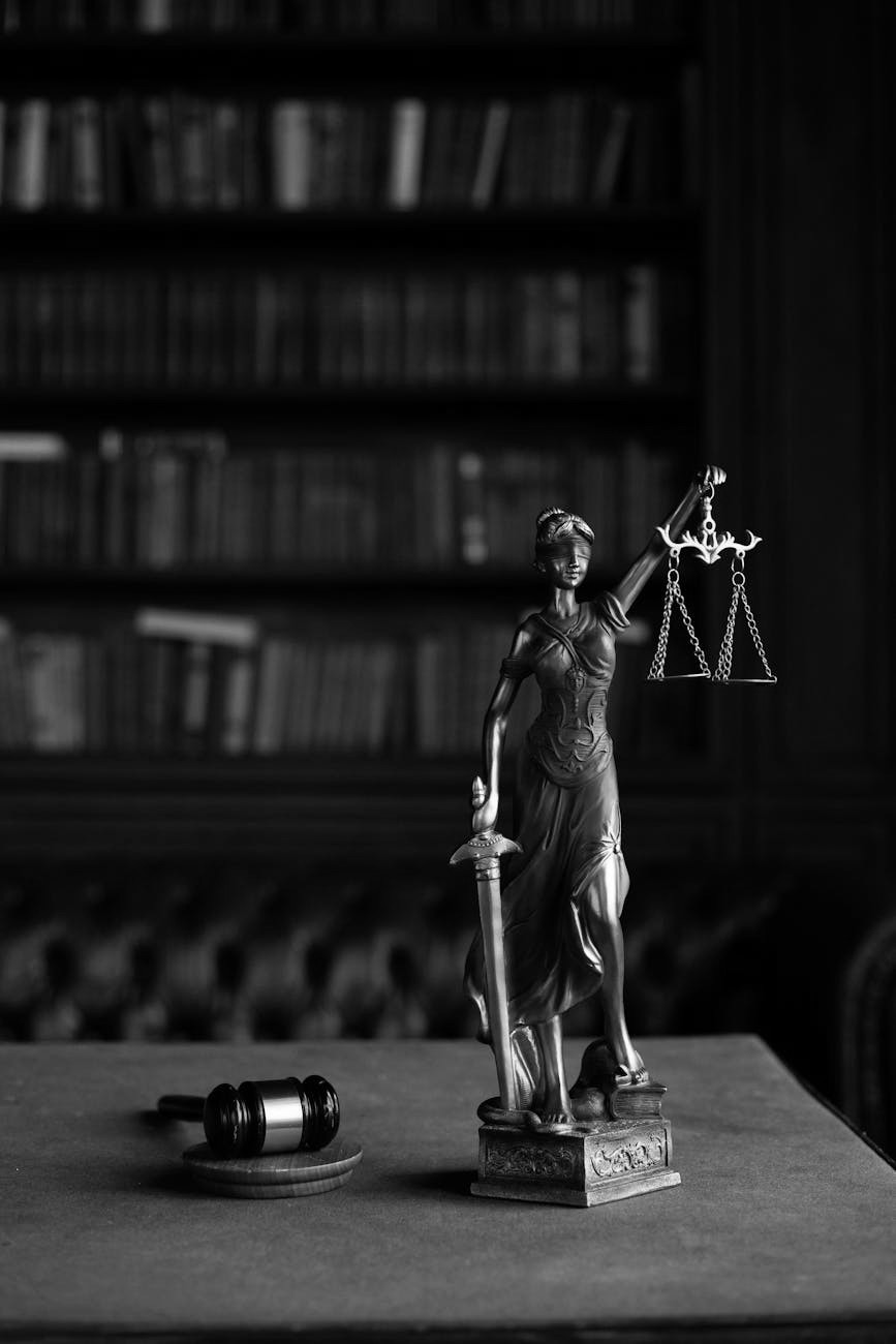 Statuette allégorie de la justice - ©Freepik