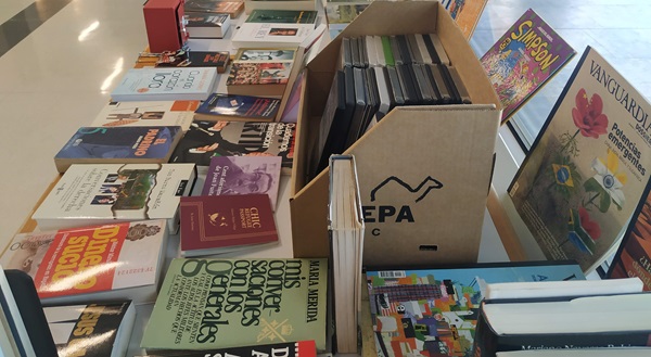 Fotografia de la parada de llibres a 1 euro