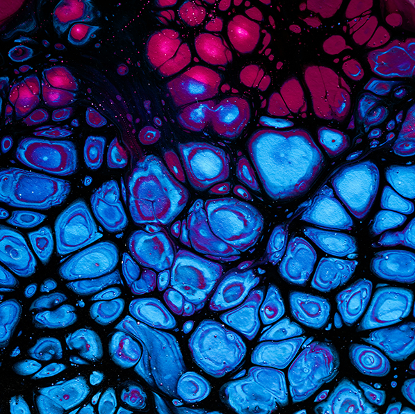 Pintura abstrata azul e rosa - Foto de FlyD na Unsplash