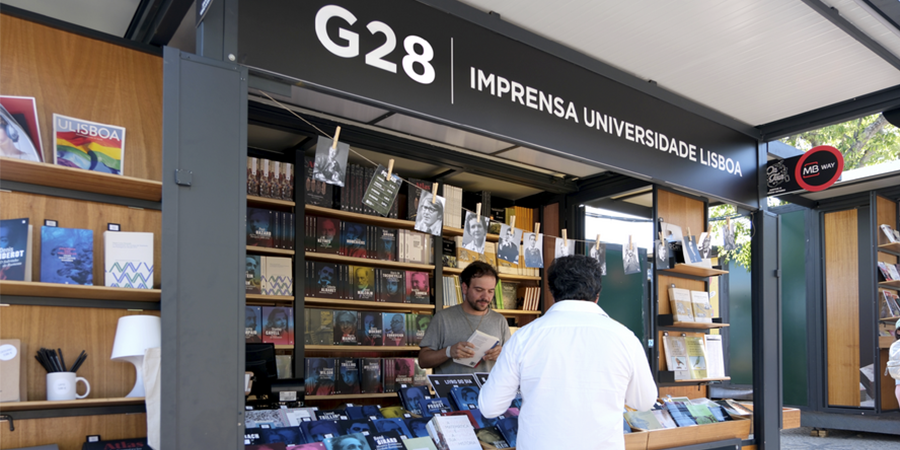 Stand da Imprensa da Universidade de Lisboa na Feira do Livro
