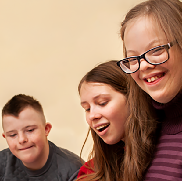 Três jovens estudantes