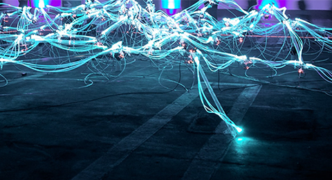 Feixes luminosos - fonte: Marius Masalar (Unsplash)