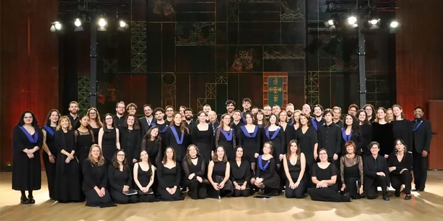 Fotografia de grupo do Coro da Universidade de Lisboa