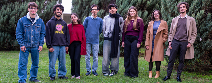 Oito dos selecionados para as bolsas da Gulbenkian de 2025: Ricardo Pereira; Vicente Carrolo Pinto; Leonor Solano; Josué Baião; Rodrigo Gomes; Andreia Filipe; Tamára Rodrigues; e Guilherme Lourenço