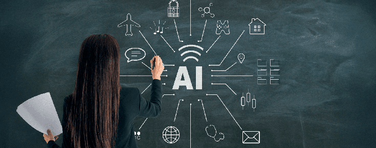 Professora a escrever num quadro, com a sigla "AI" e iconografia diversa