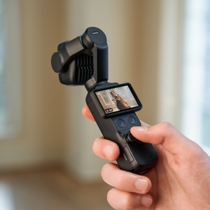 DJI Osmo Pocket 4P tenue � la main