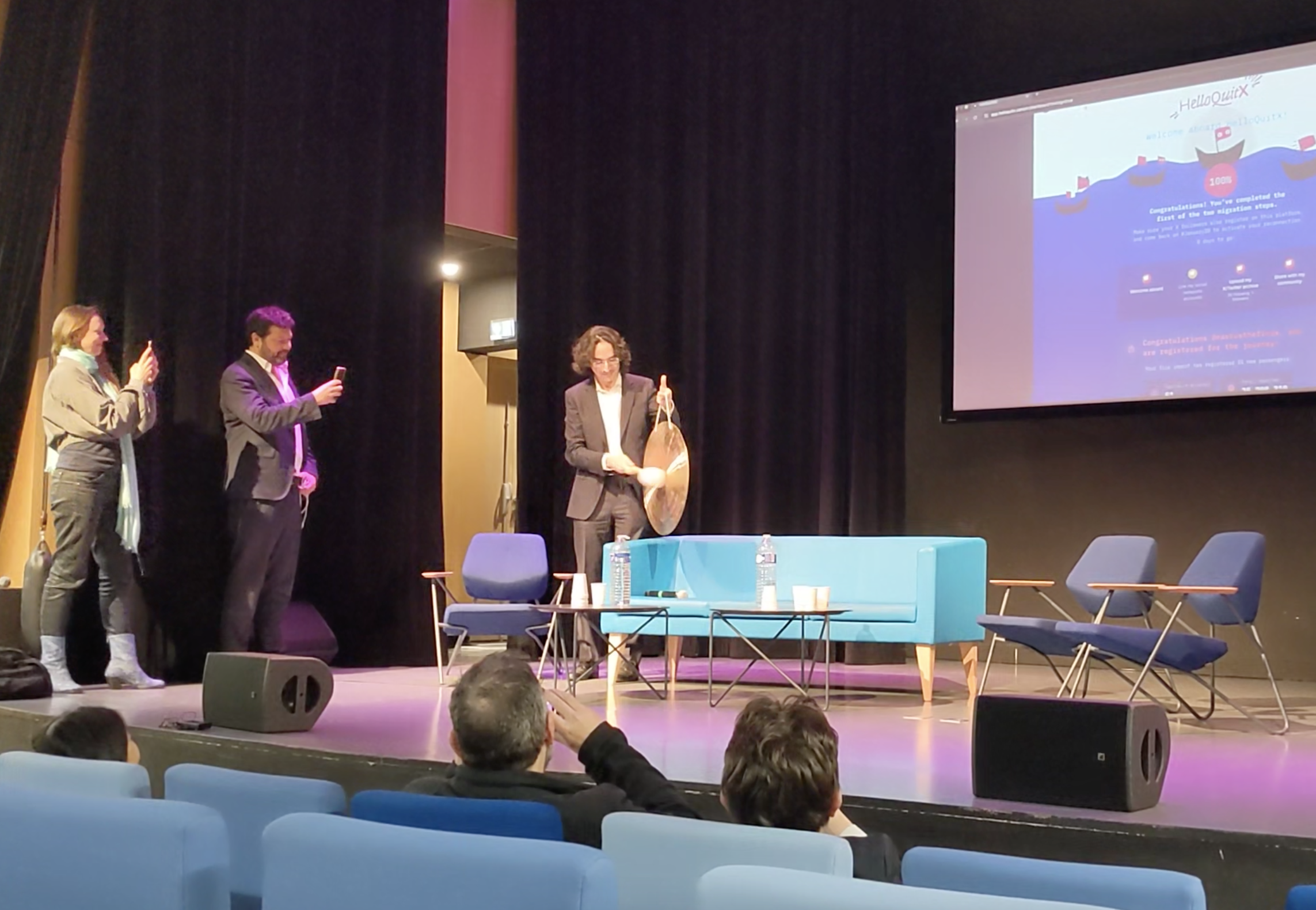 Nina Fasciaux présentant son livre le 8 janvier 2025 à Paris. Photo JT