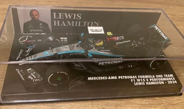 Miniatura Mercedes W15 2024 escala 1:43 - Lewis Hamilton