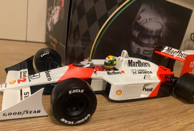 Miniatura McLaren MP4/4 1988 - Ayrton Senna O maior vitorioso