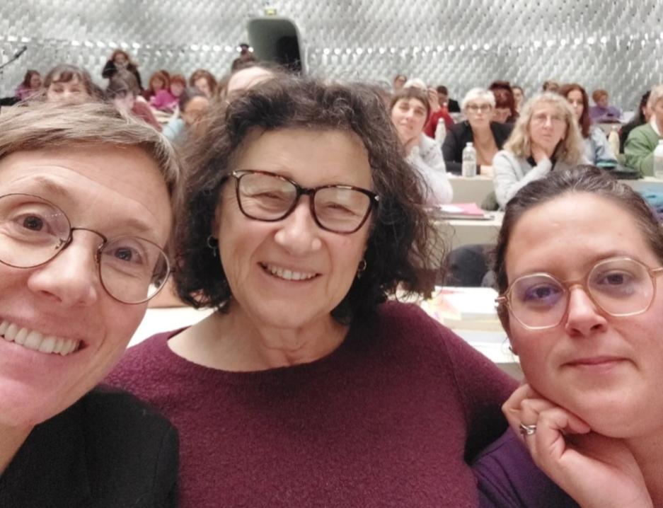 Selfie à l'assemblée des femmes au siège du parti communiste français