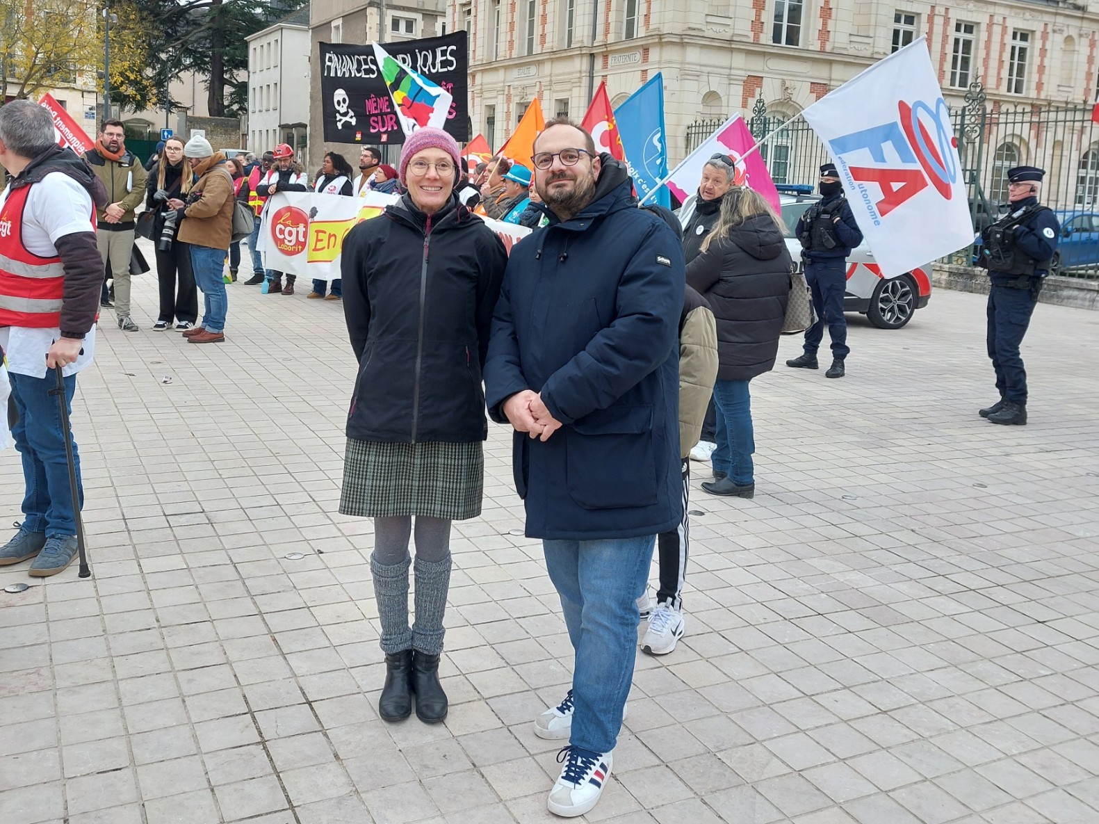 Selfie à l'assemblée des femmes au siège du parti communiste français