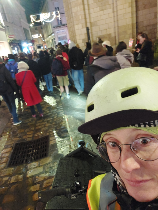 Selfie à la manifestation de soutien aux étrangers du 18 décembre 2024