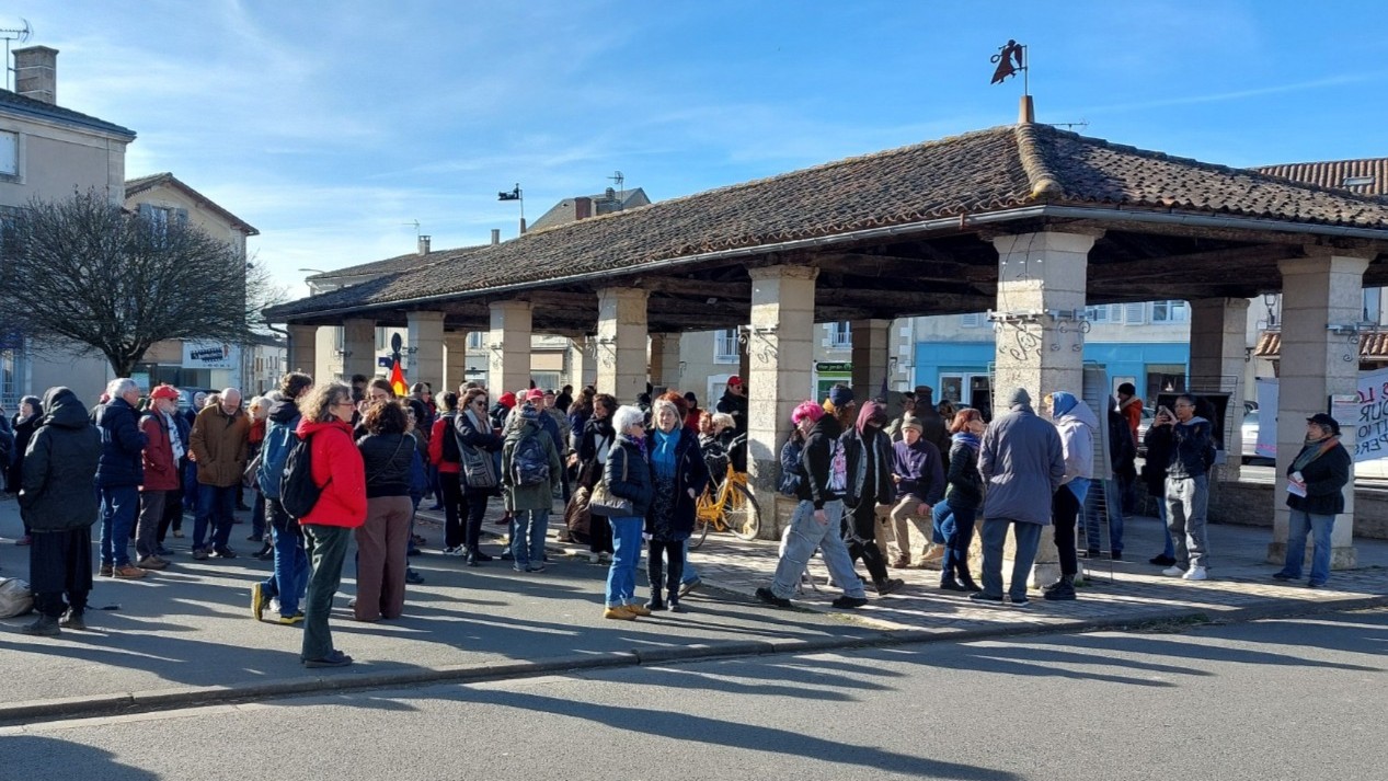 Photo du rassemblement du 15 février à Rouillé