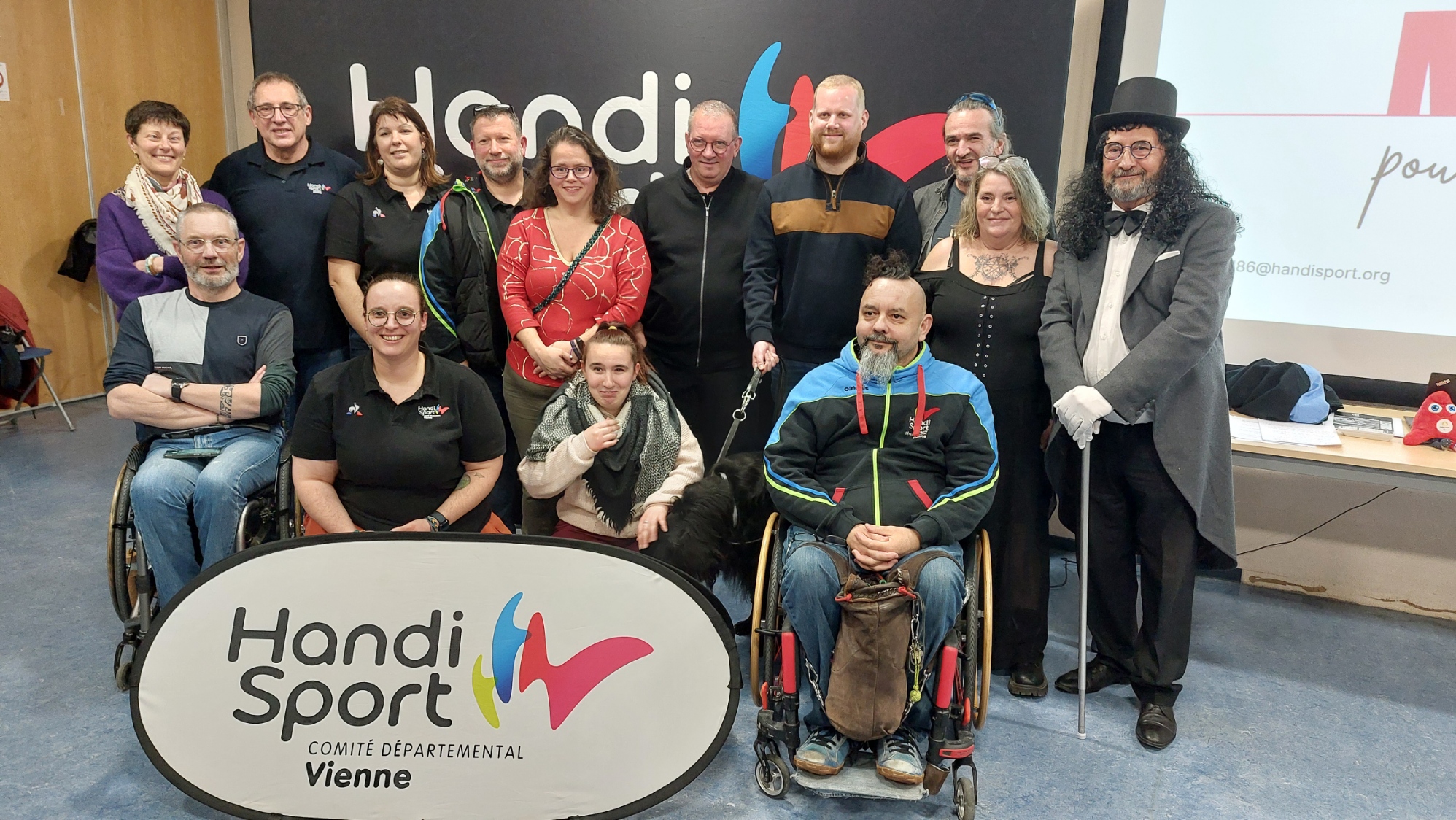 Photo des membres du conseil d'administration présents le jour de l'AG du comité départemental handisport de la Vienne