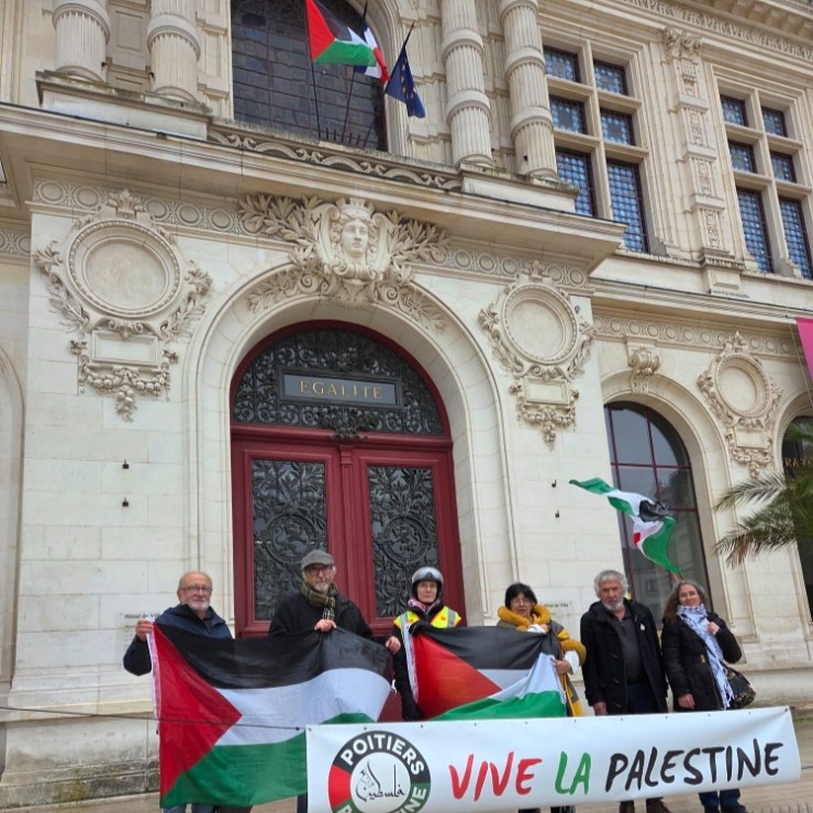 Drapeau de la Palestine au fronton de la mairie de Poitiers