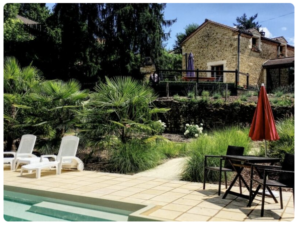 Pool and house at Villa La Peyriere