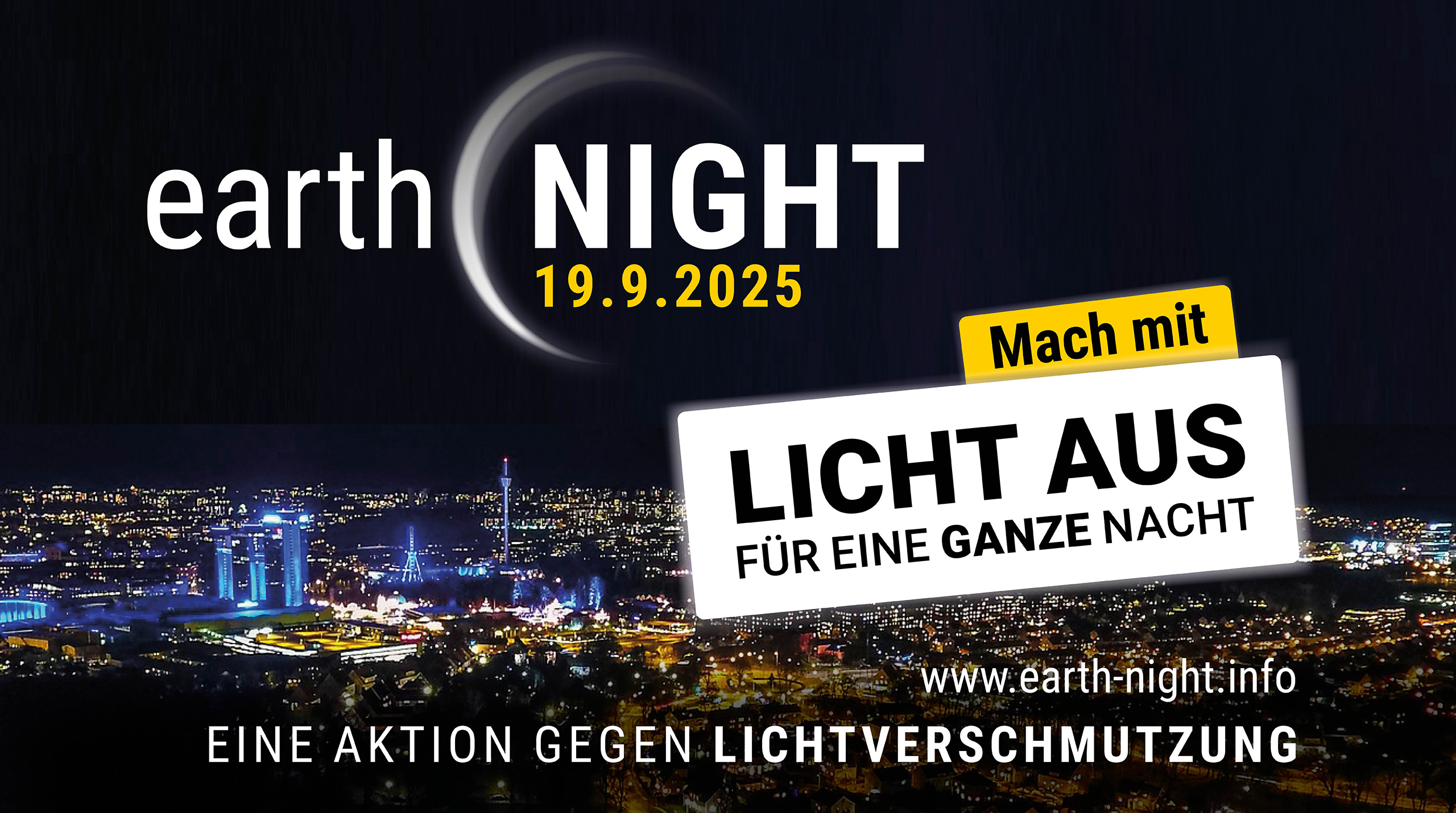 Dunkle Nacht mit Schriftzug im Vordergrund