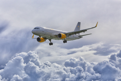 Flugzeug über den Wolken