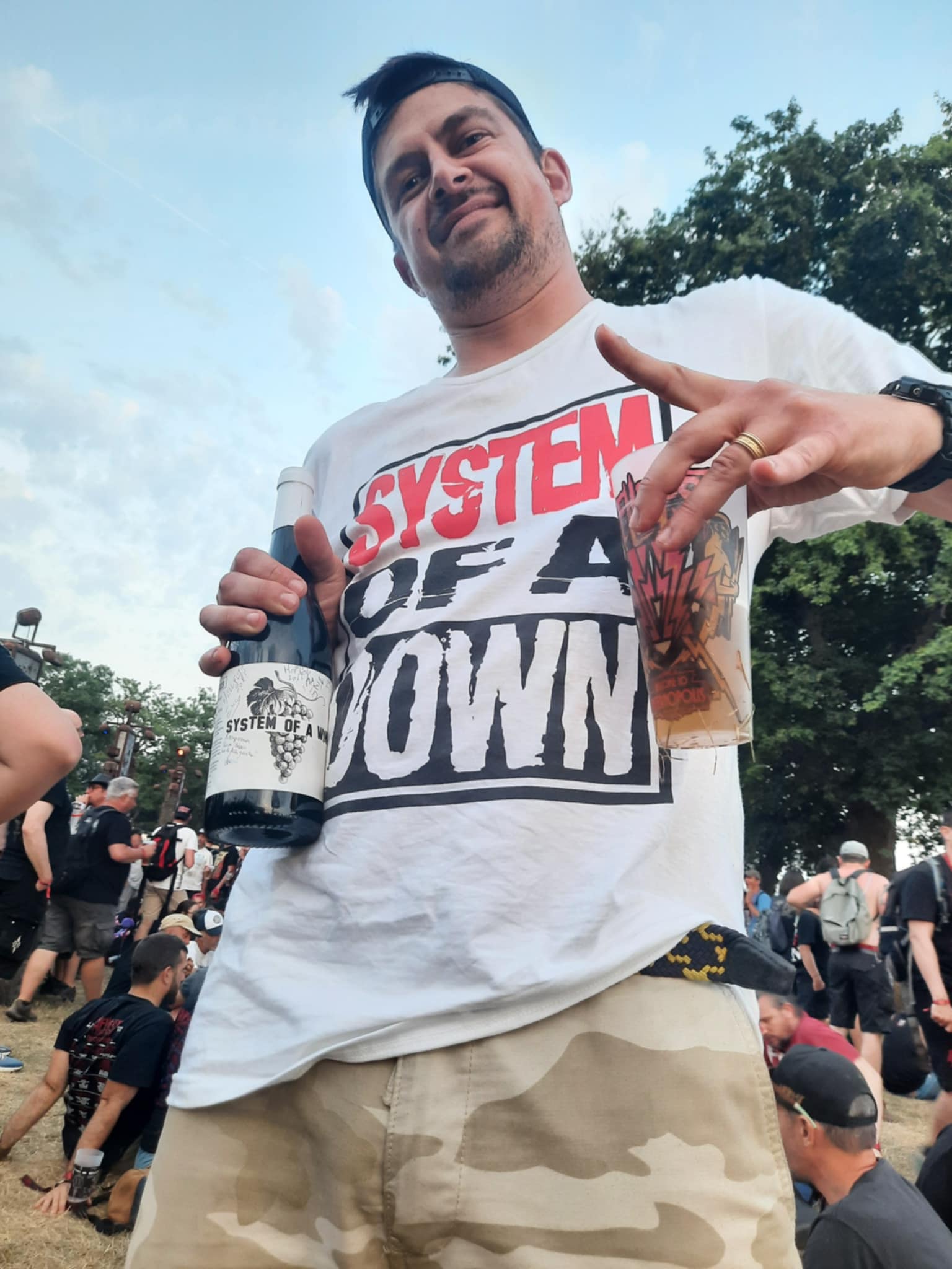 bouteille de rouge system of a wine sebastien-m au festival Hellfest 2025