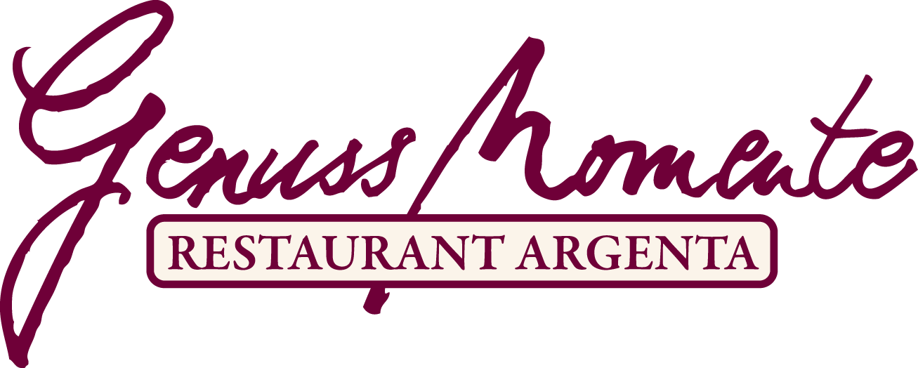 Handschriftlich und in weinrot geschriebenes Restaurant Logo mit dem Namen GenussMomentemit dem Namen