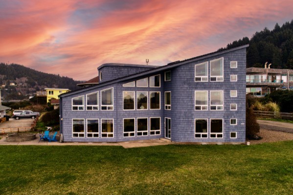 Twilight real estate photograph of a modern Oregon home