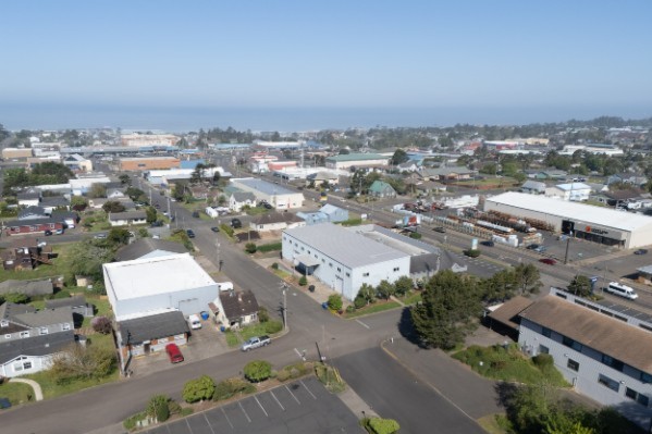 Commercial drone view showing property scale and access