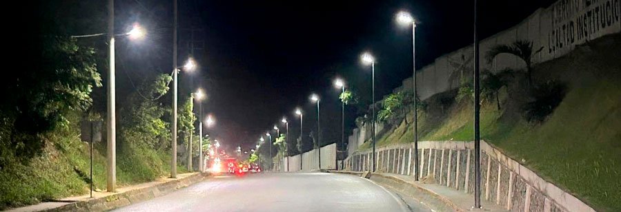 Luminarias solares en la carretera Tuxpan-Tampico